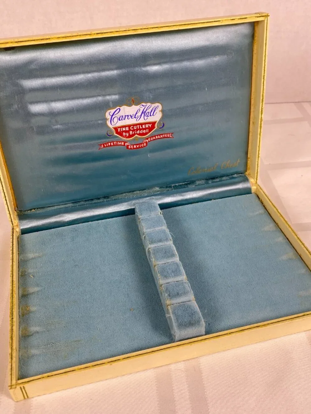 Vintage Carvel Hall Cutlery ivory gold trim gift‎ box. Space for 6 knives